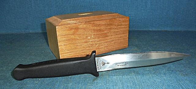 Early Gerber Guardian 1 Knife with Display Stand S/n 03313